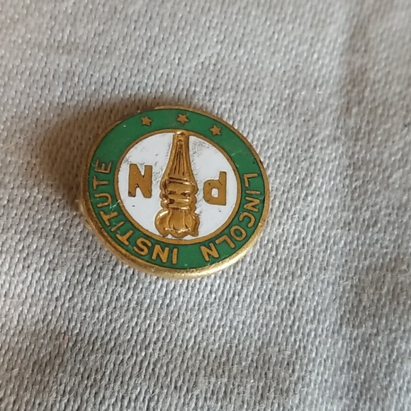 Vintage ENAMEL LINCOLN INSTITUTE " PN " pin" - Picture 4 of 4